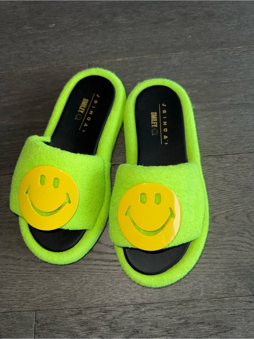 Smiley® X Joshuas Smile Slide Sandal In Green